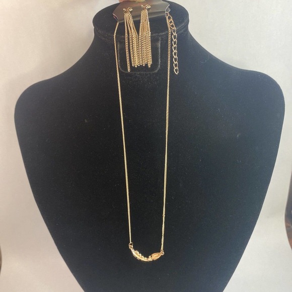 Beautiful Paparazzi Jewelry New Earrings And Necklace Set Feather And Chains - Picture 1 of 12